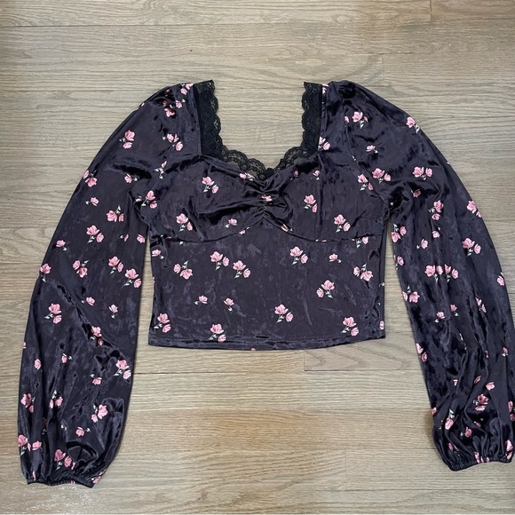 Cider Velvet Sweetheart Black Floral Lace Top - Picture 5 of 15